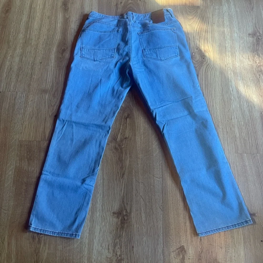 Tommy Bahama Relaxed Fit Blue Jeans - Picture 9 of 9